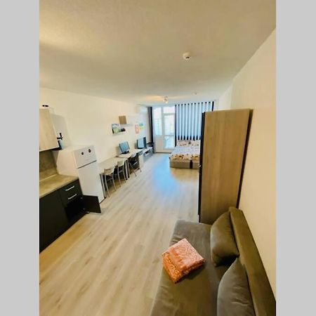 Apartmán Large Studio In Studentski Grad With Huge Terrace Sofie Exteriér fotografie