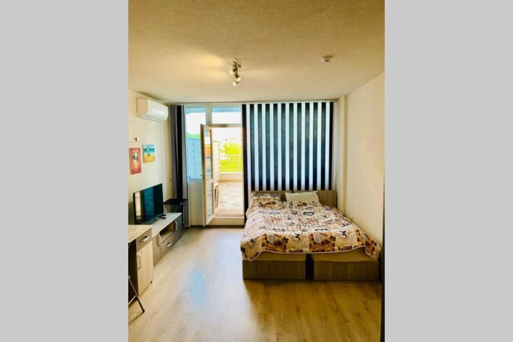 Apartmán Large Studio In Studentski Grad With Huge Terrace Sofie Exteriér fotografie