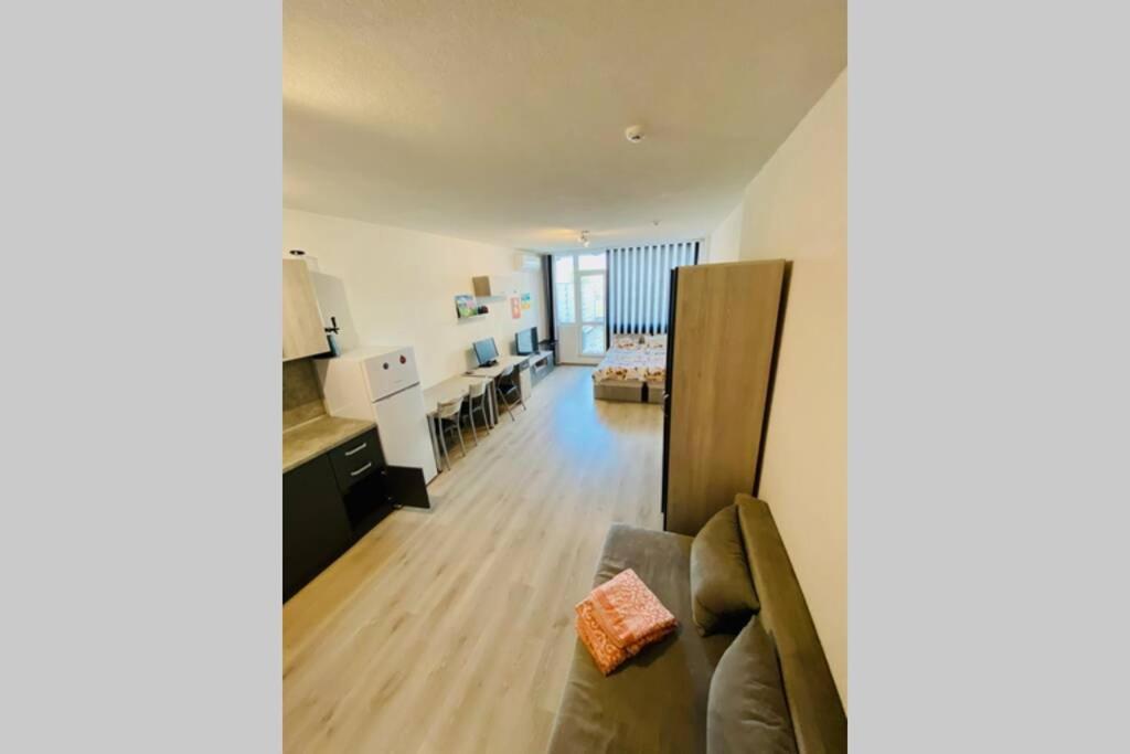 Apartmán Large Studio In Studentski Grad With Huge Terrace Sofie Exteriér fotografie